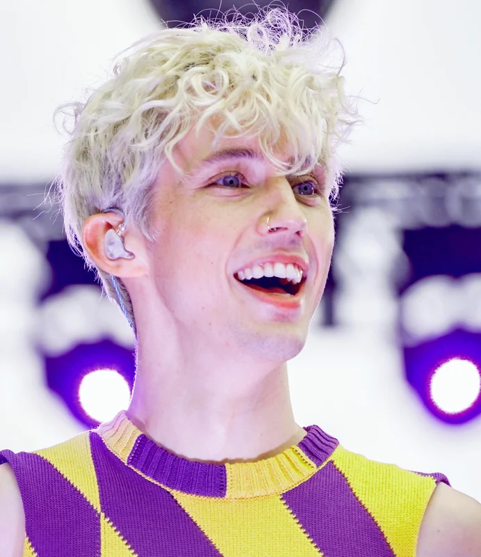 Carta Natal de Troye Sivan Sol en Gemini, Luna en Virgo Astrología
